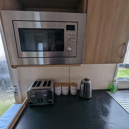 3 Bedroom Caravan, Sleeps 8 Lyons Lido Beach Prestatyn Exterior photo