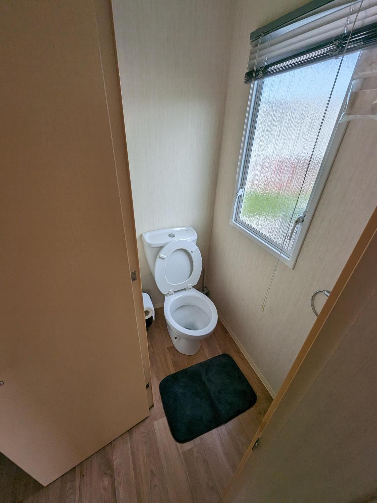 3 Bedroom Caravan, Sleeps 8 Lyons Lido Beach Prestatyn Exterior photo